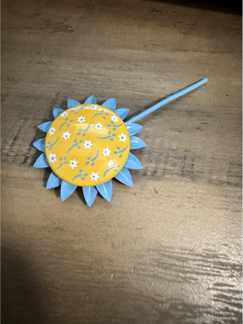 1960's VINTAGE METAL FLOWER BROOCH Blue And Yellow DAISY Vintage Pin